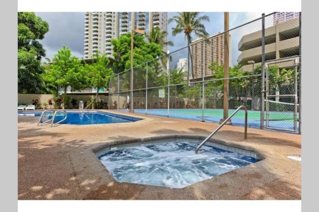 Waikiki Studio Steps To Beach-Mall Free Parking-Wifi Гонолулу Екстер'єр фото
